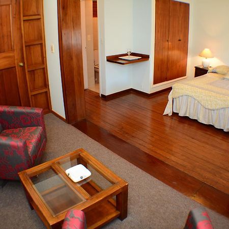Hotel Crown Melo Eksteriør bilde