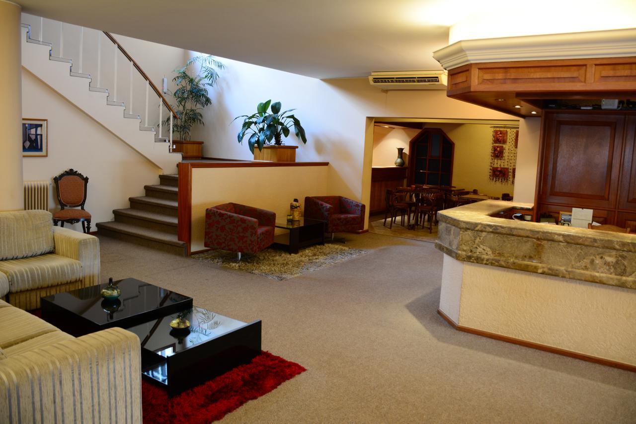 Hotel Crown Melo Eksteriør bilde